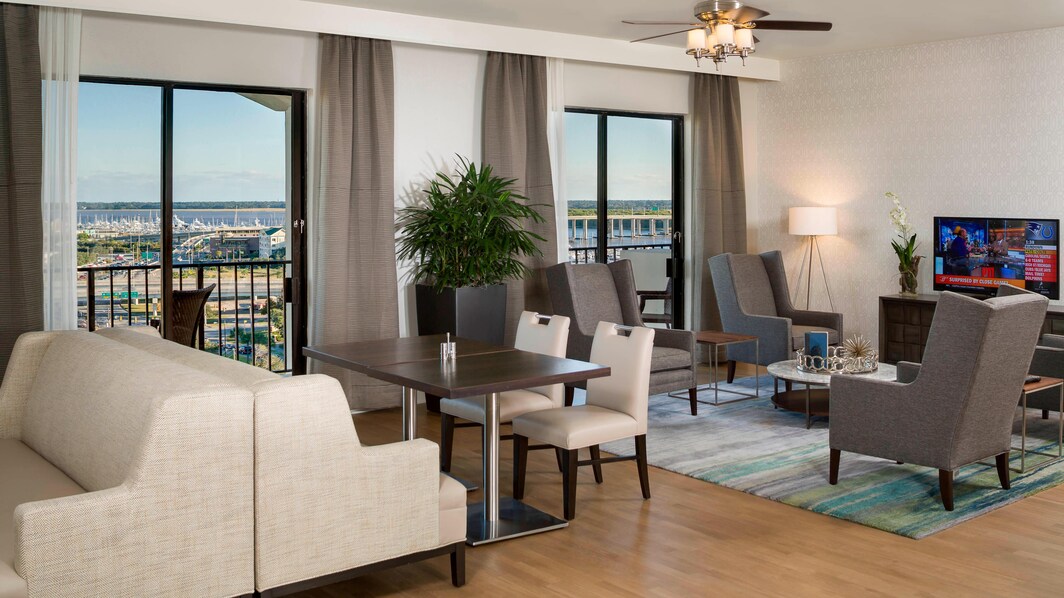 Marriott Concierge-Lounge in Charleston, SC