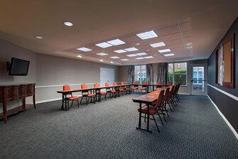 Reveille Meeting Room - U-Shape Setup
