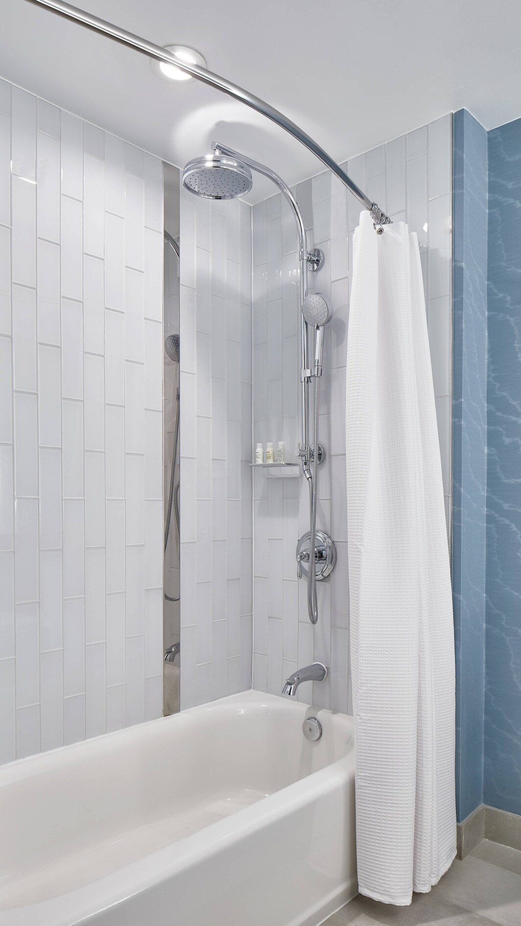 Banheiro do quarto - Banheira e chuveiro