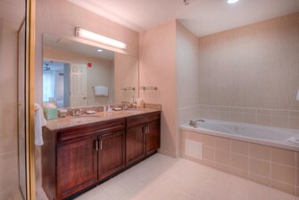 One-Bedroom Executive Suite - Bathroom