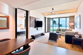 Superior King Ocean View Suite Living Area