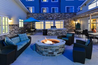 Outdoor Fire Pit & BBQ Area