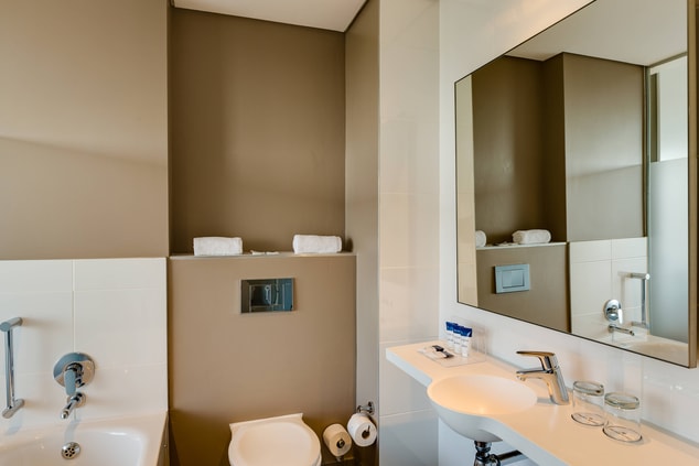 Business Suite - Bathroom