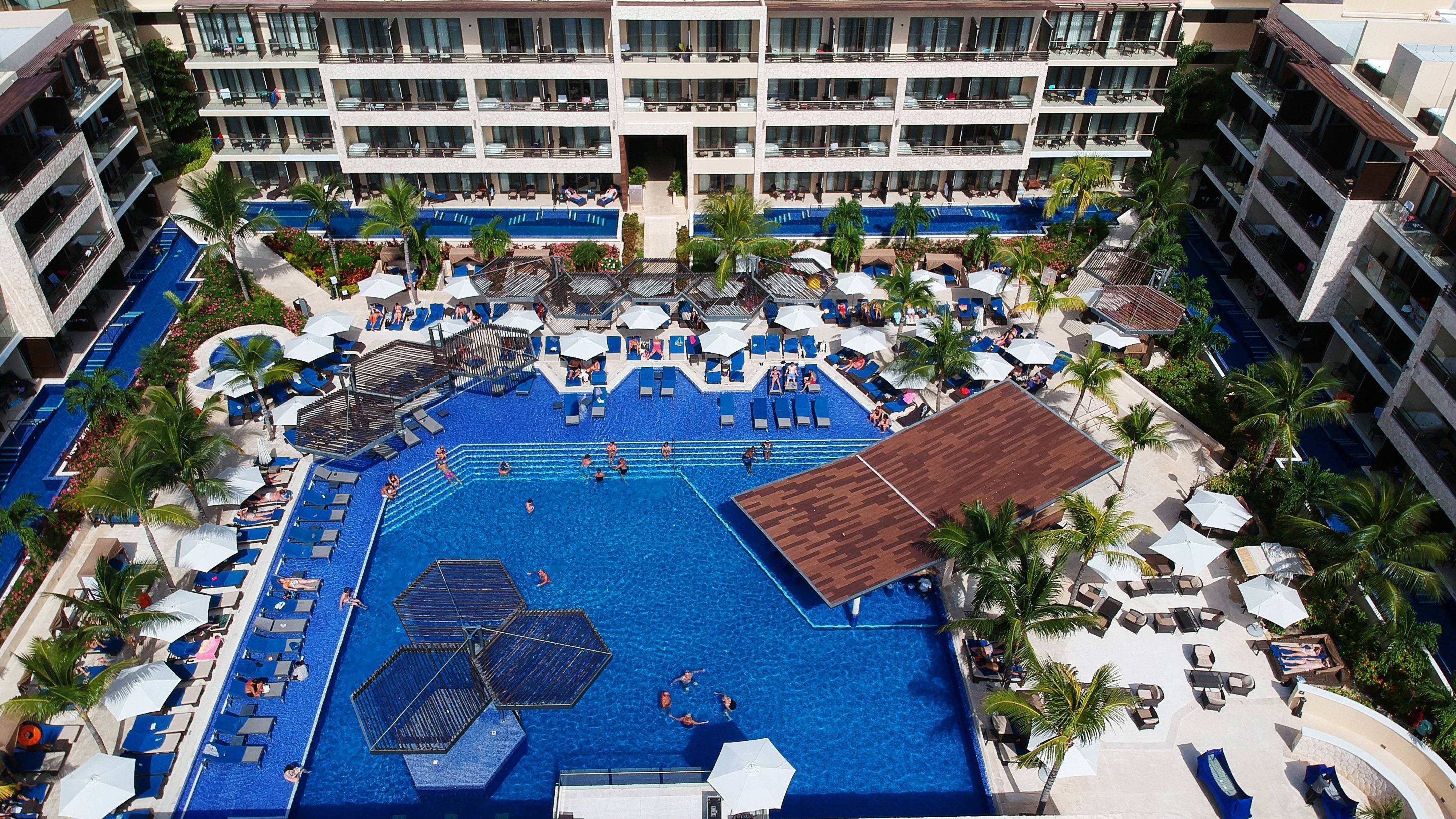 One Gateaway, Two Resorts to experience!