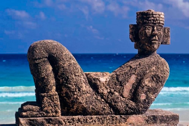 تمثال جاكمول لإله المايا