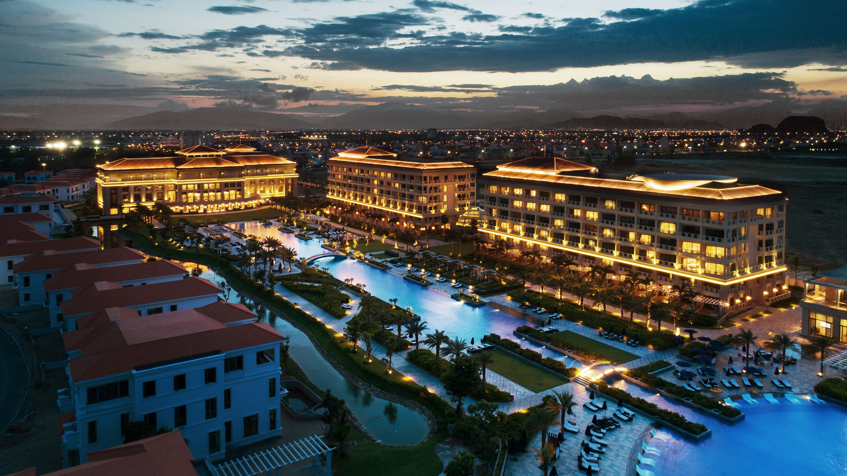Evening view of the resort exterior and surrounding area