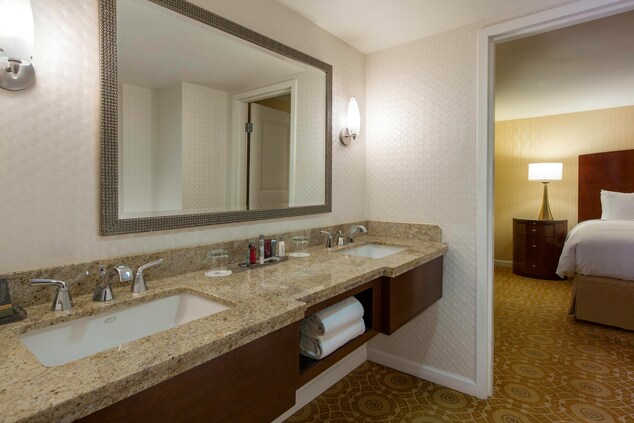 Galleria Dallas Hotel Suite Bathroom