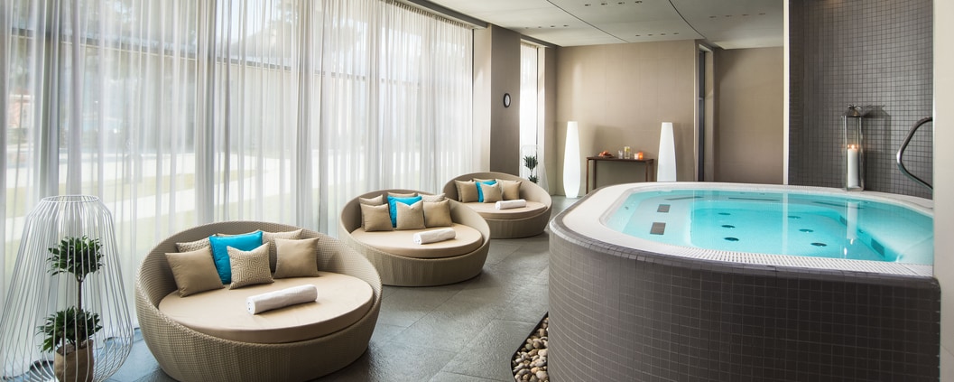 Whirlpool and relax area at Shine Spa