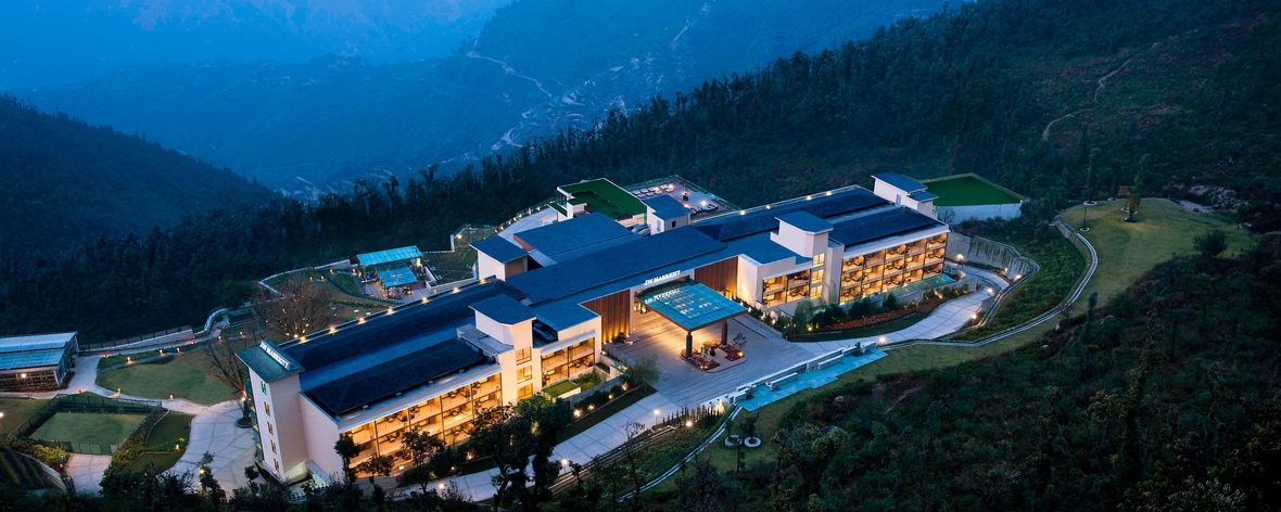 位于喜马拉雅山脉的度假酒店鸟瞰图