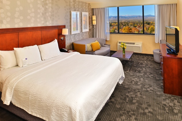 King Mountain View Guest Room