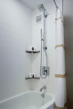 Guest Bathrooom - Shower/Tub