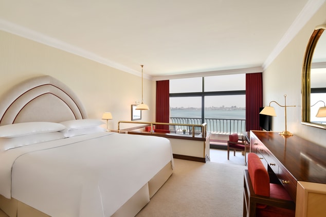 King Deluxe Guest Room - Corniche Sea View