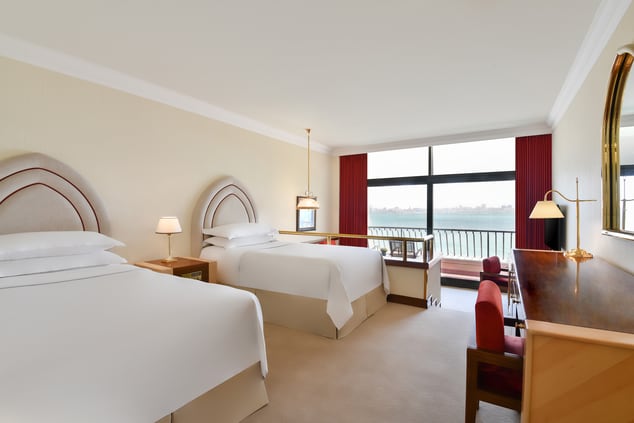 Twin/Twin Deluxe Guest Room - Corniche Sea View
