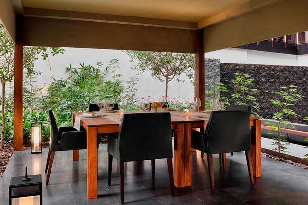 Die private Terrassen-Cabana ist der perfekte Ort für ein intimes Candlelight-Dinner mit Ihrer Begleitung.