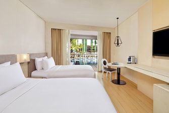 Deluxe Zimmer mit Twinsize-Bett und Poolblick – Schlafzimmer