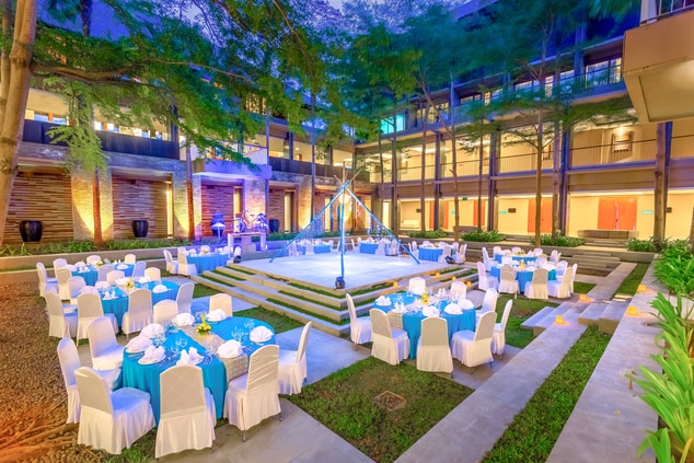 Courtyard Garden - Banquet with Stage