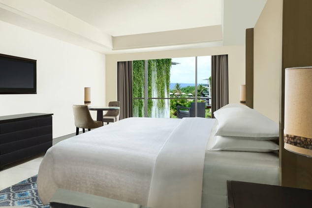 Guest room, 1 King, Partial ocean view, Balcony