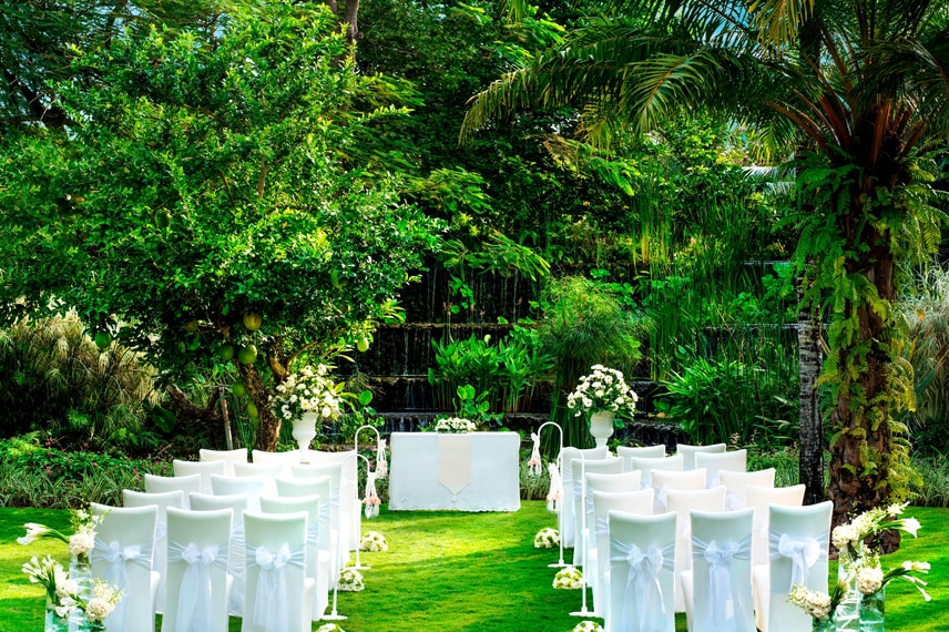 Свадебная церемония в саду Secret Garden