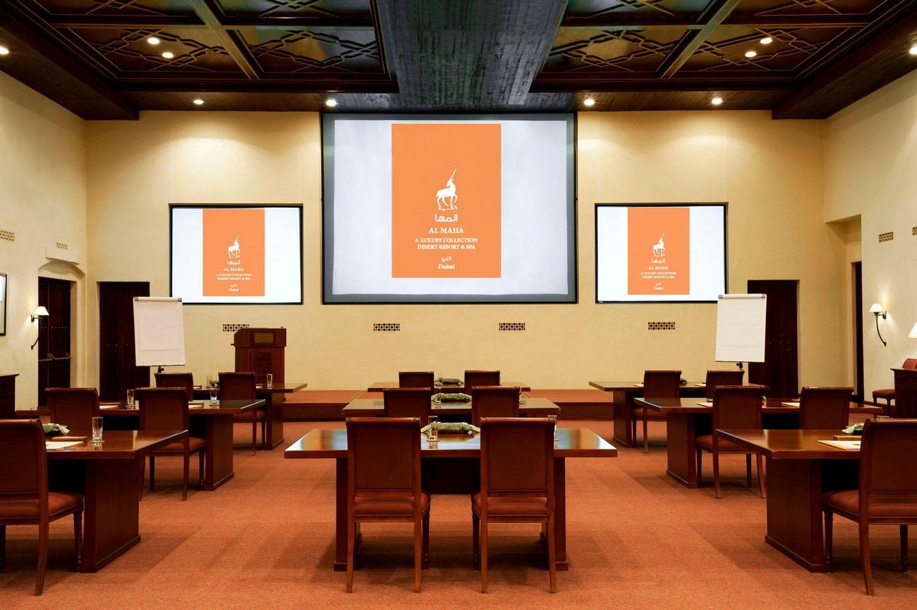 Konferenzzentrum – Meeting mit parlamentarischer Bestuhlung im Al Majlis