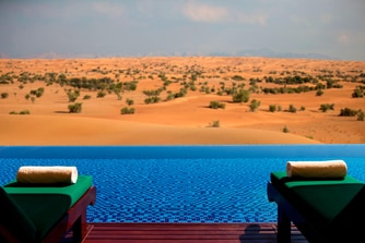 حوض سباحة جناح الإمارات