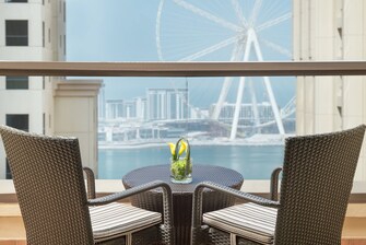 Balcón con vista a Dubai Eye