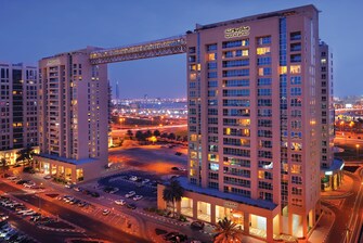 إقامة فندقية طويلة في دبي