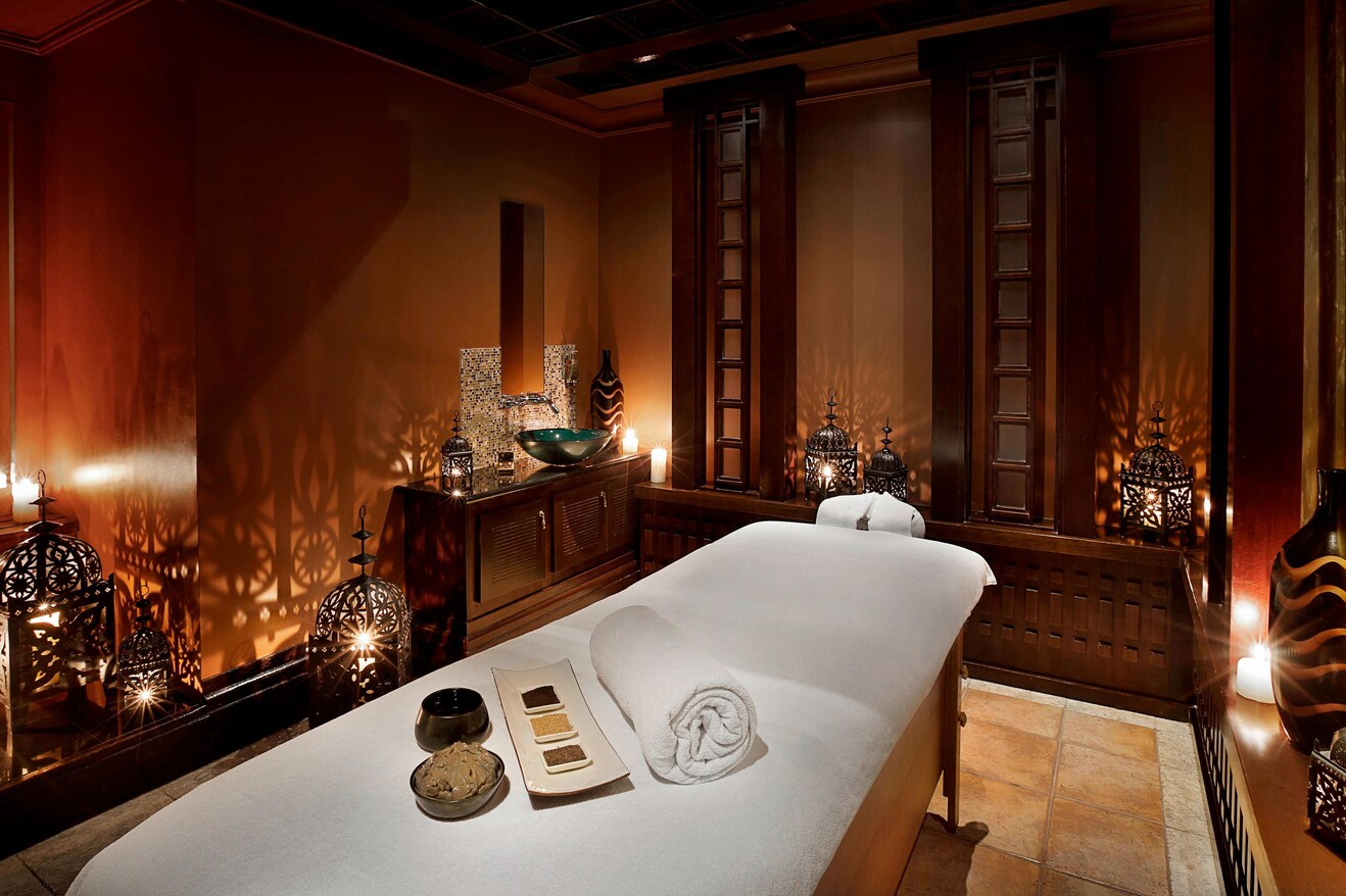 Dubai resort spa massage room