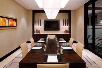 قاعة اجتماعات مجلس الإدارة في دبي