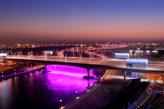 إطلالة على قناة دبي المائية