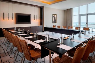 قاعة اجتماعات في فندق دبي
