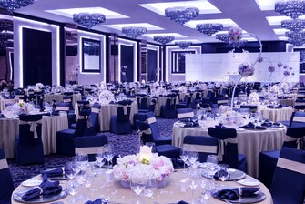 تجهيزات الزفاف في قاعة احتفالات دبي