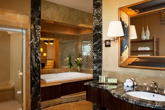 Luxury Suite - Bathroom