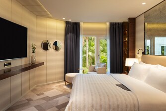 Omani Premium Suite mit Kingsize-Bett – Hauptschlafzimmer