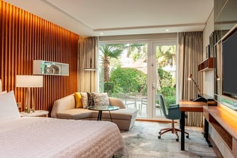 Deluxe Gästezimmer mit Queensize-Bett und Gartenblick