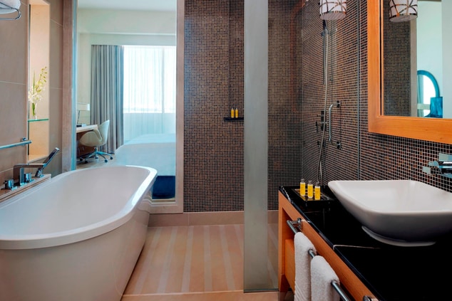 Dubai hotel guest bathroom