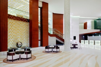 منطقة الجلوس في بهو فندق دبي