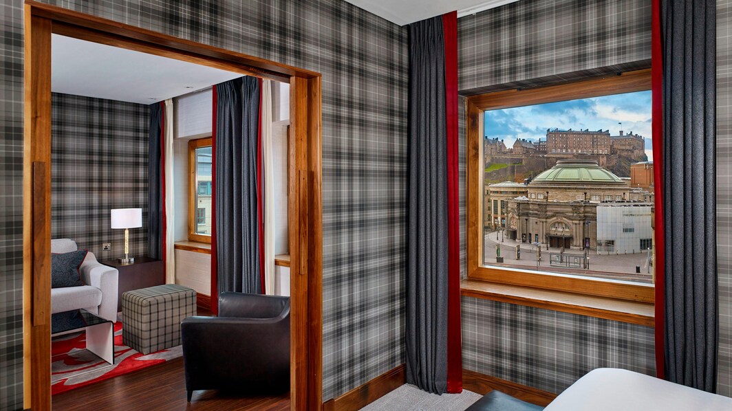 Vista del castillo de Edimburgo desde la suite Club Castle View