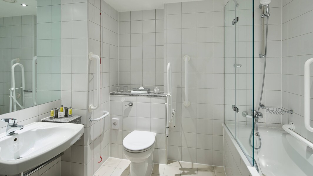 Quarto King Executive – Banheiro para hóspedes com mobilidade reduzida