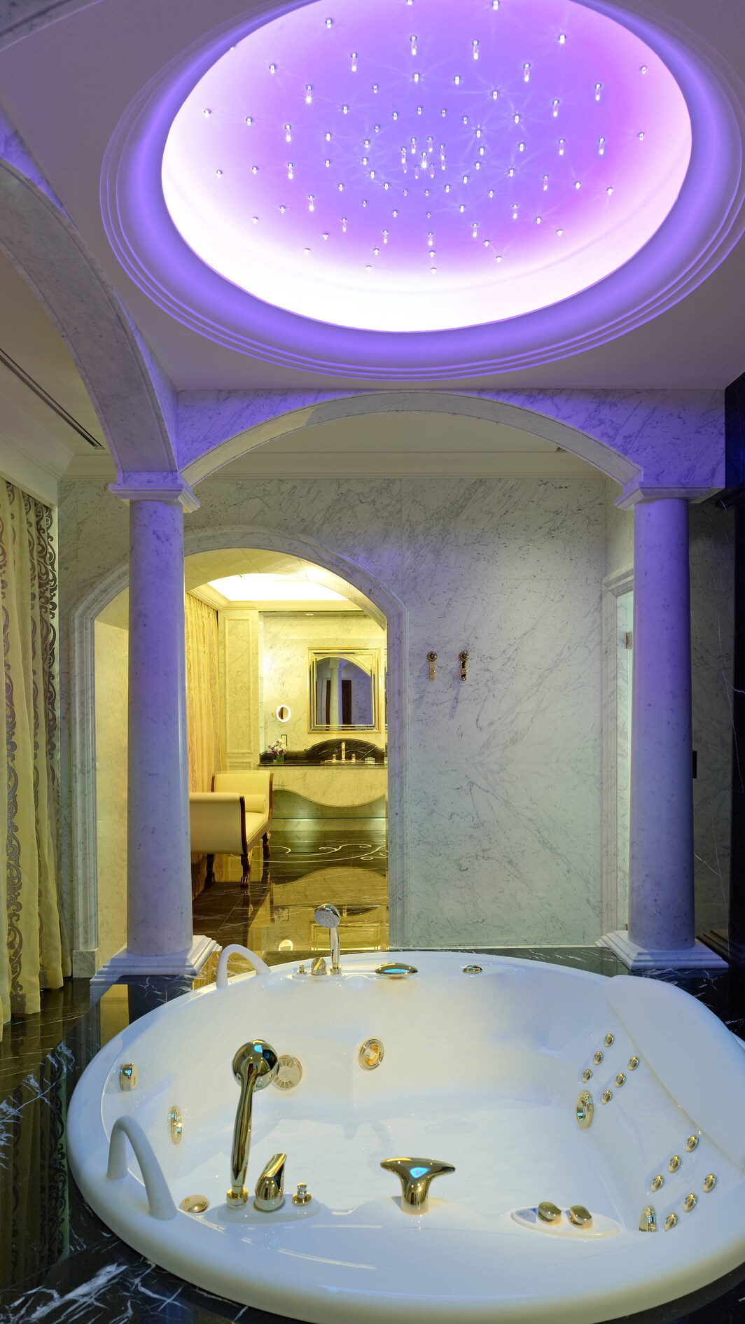 Baño de suite de lujo de hotel en Ankara