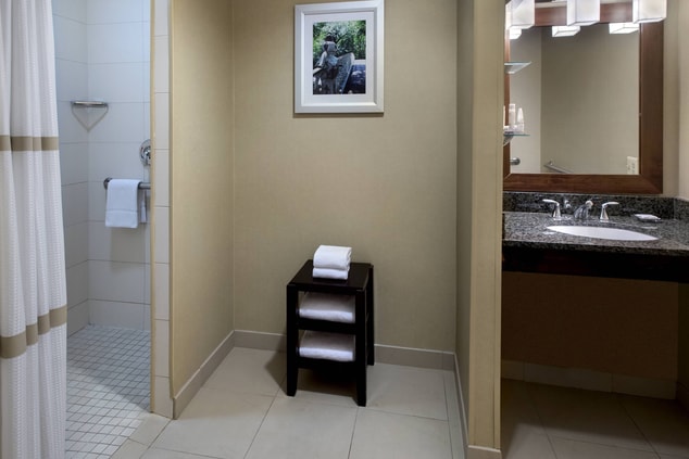 Banheiro para hóspedes com mobilidade reduzida