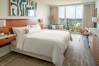 King Guest Room - Intracoastal View