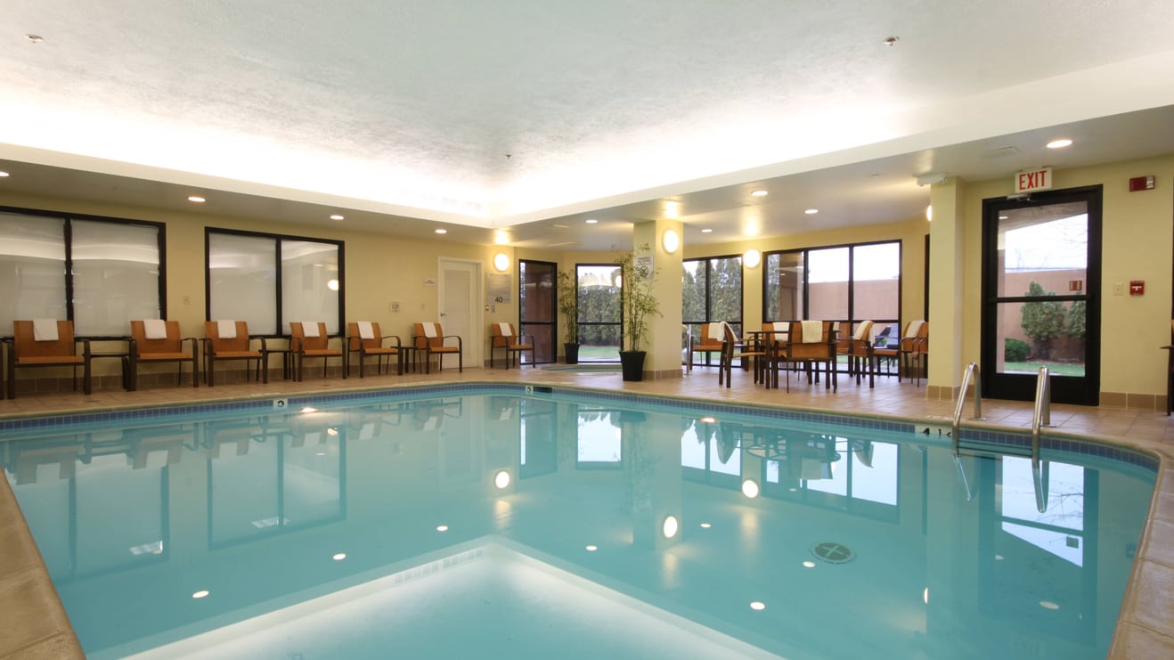 Hôtel avec piscine intérieure à Flint, Michigan