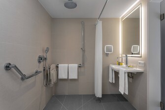 Barrierefreies Gästebadezimmer – rollstuhlgerechte Dusche