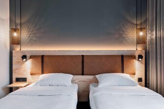 Habitación Moxy con dos camas individuales