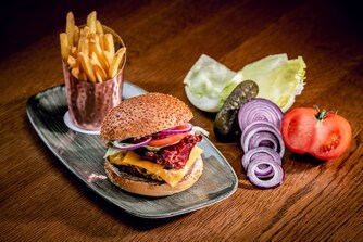 Bar und Restaurant Champions – klassischer Burger