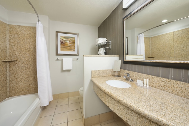 Grand Junction Hotel Bathroom