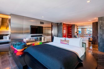 EWOW Suite - Bedroom