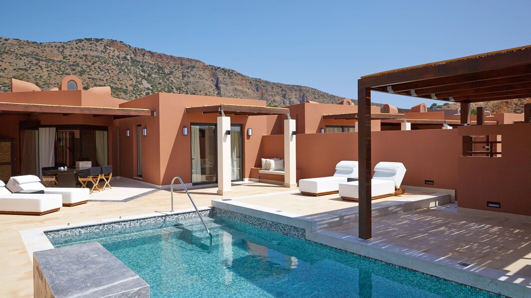 Evergreen Luxury Residence Outdoor Pool