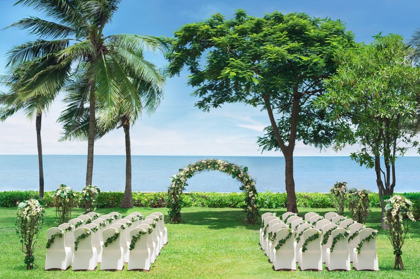 Chill out lawn - Wedding by the sea