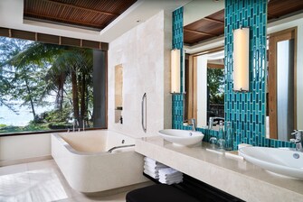 Duplex Ocean Front Pool Villa - Bathroom